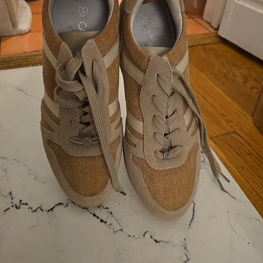 Tan and Cream Casual Sneakers